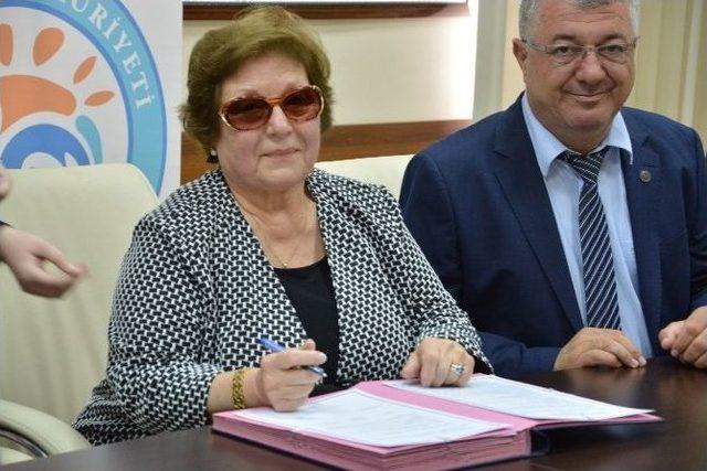 Hayırsever Zehra Baysal&rsquo;dan Anaokulu Yapımı Protokol&uuml; 1