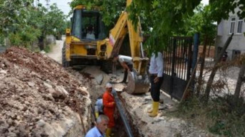 Yunus Emre Mahallesine Yeni Su Hattı Borusu D&ouml;şendi