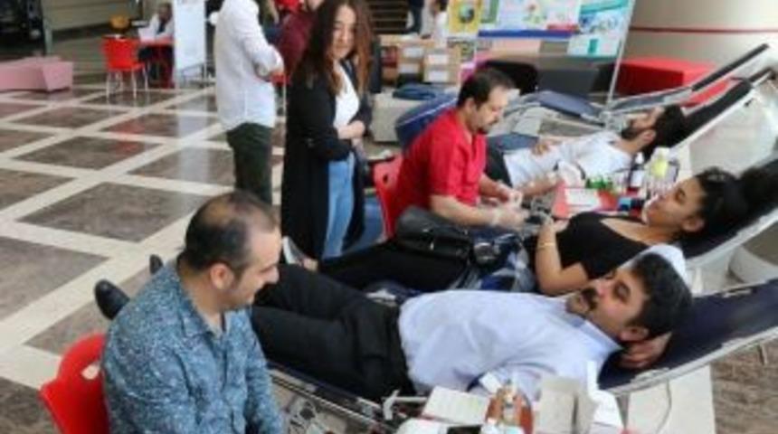 Kto Karatay &Uuml;niversitesi&rsquo;nden Kan Bağışına Destek