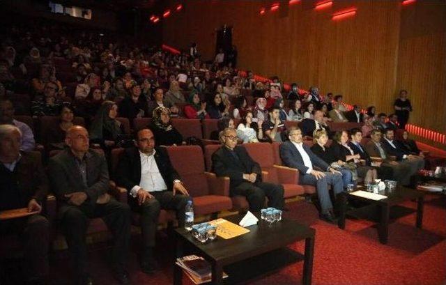 Engelliler Haftası’nda Engel Tanımayan Gençler Gösteri Yaptı