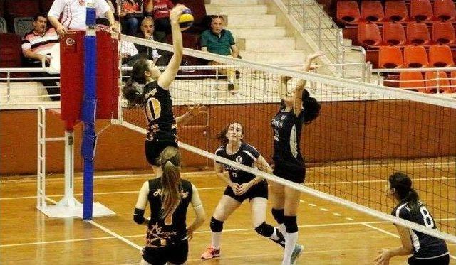 Genç Kızlar Voleybol Grup Müsabakaları Büyük Heyecana Sahne Oldu