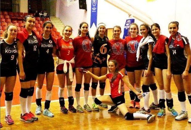 Genç Kızlar Voleybol Grup Müsabakaları Büyük Heyecana Sahne Oldu