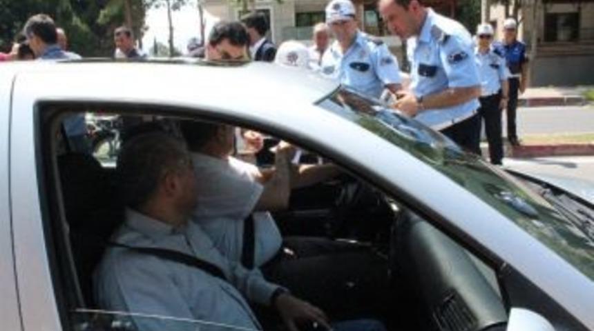 D&ouml;rtyol&rsquo;da S&uuml;r&uuml;c&uuml;lere Kask Ve Hediye &Ccedil;eki