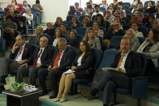 "hemşirelik Mesleğinin Cinsiyeti Kadın&rdquo; 1