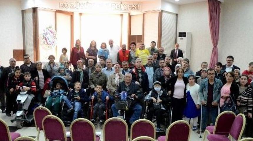 Boz&uuml;y&uuml;k&rsquo;te Engelsiz Tiyatro