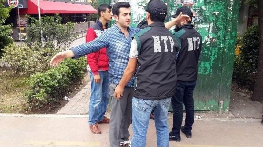 Narkotim Ekiplerinden Okul &Ouml;nlerinde Asayiş Denetimi