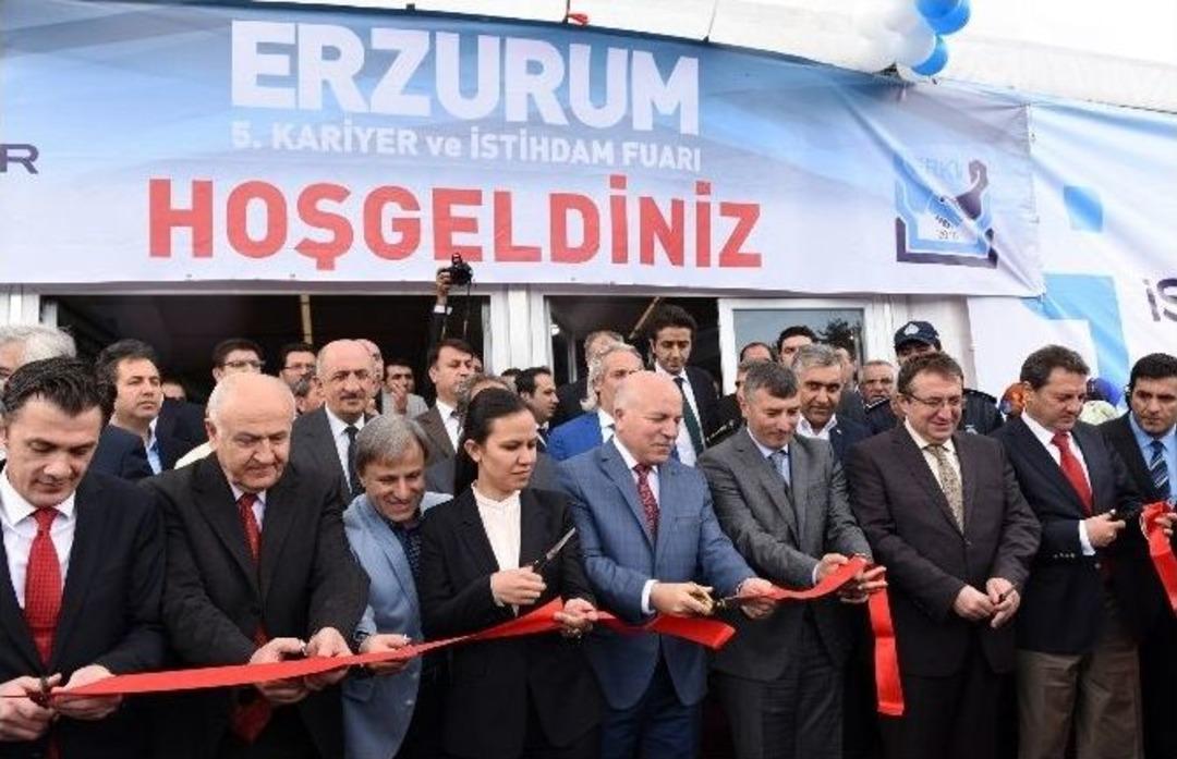 Kariyer G&uuml;nleri Ve İstihdam Fuarı A&ccedil;ıldı