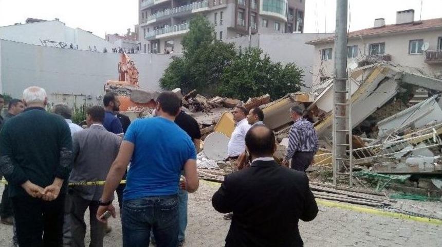 Lapseki&rsquo;de 5 Katlı Apartman &Ccedil;&ouml;kt&uuml;