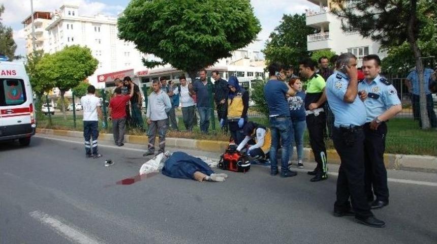 Otomobilin &Ccedil;arptığı Yaya Feci Şekilde Can Verdi