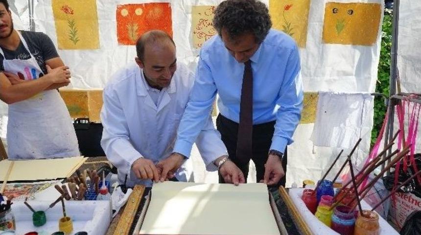 Rekt&ouml;r &Ouml;zer Bahar Şenlikleri&rsquo;nde &Ouml;ğrencilere Eşlik Etti