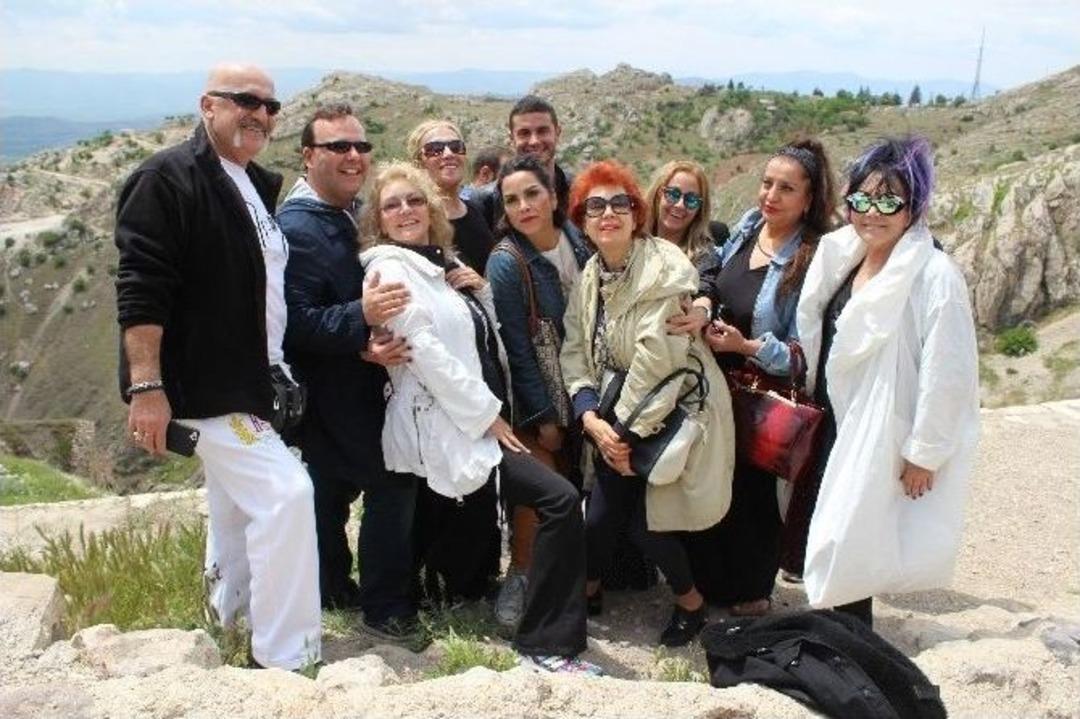 &Ccedil;ayda &Ccedil;ıra Film Ve Sanat Festivali&rsquo;nin &Uuml;nl&uuml; Konukları Harput&rsquo;u Gezdi