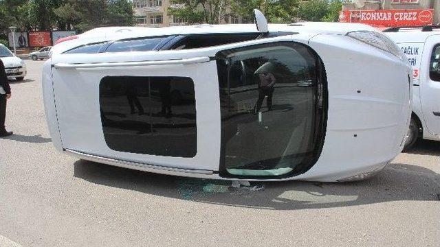 Elazığ’da Kadın Sürücünün Kullandığı Otomobil Devrildi