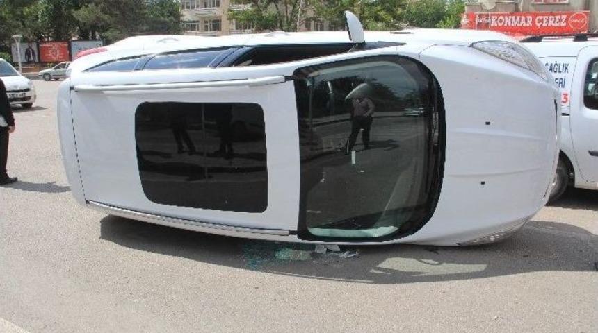 Elazığ&rsquo;da Kadın S&uuml;r&uuml;c&uuml;n&uuml;n Kullandığı Otomobil Devrildi