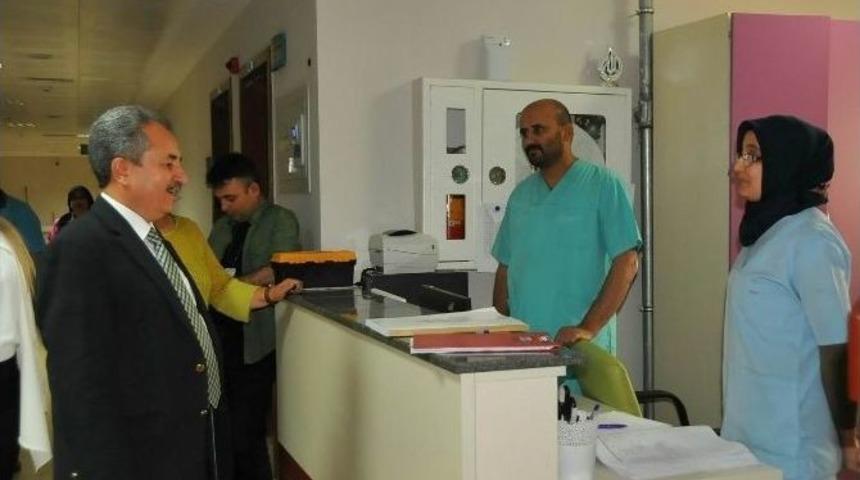 Başkan Akkaya Hemşirelerin G&uuml;n&uuml;n&uuml; Kutladı