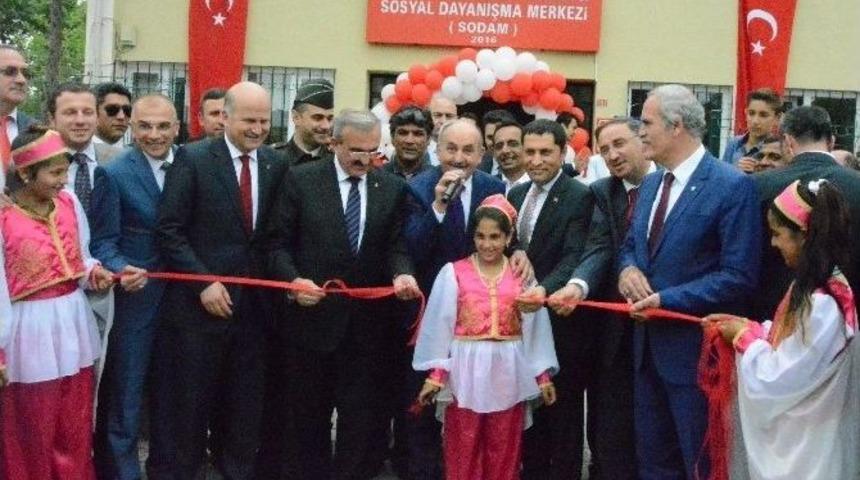 Bakandan K&uuml;lliye İ&ccedil;in 1 Milyon S&ouml;z&uuml; Alan Romanlar Sevin&ccedil;ten G&ouml;bek Attı