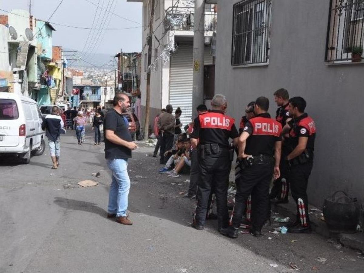 &Ccedil;ocukların Kavgasına B&uuml;y&uuml;kler De Karıştı, 12 Kişi Yaralandı
