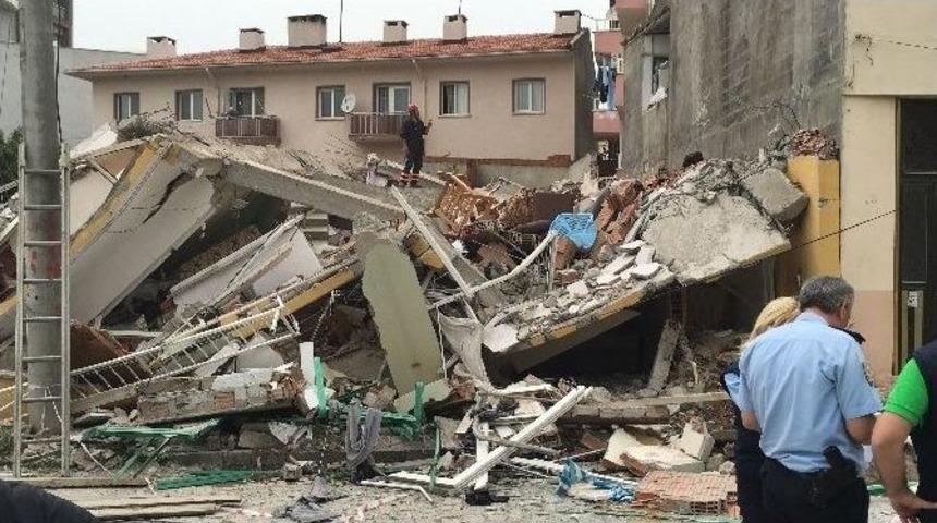 Lapseki&rsquo;de &Ccedil;&ouml;ken Binadaki Arama Kurtarma &Ccedil;alışması Tamamlandı