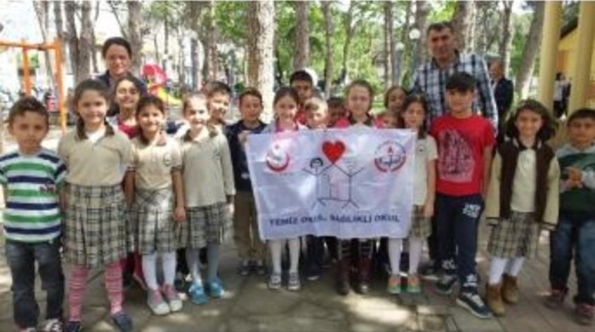 8 Eyl&uuml;l İlkokulunda Beyaz Bayrak Sevinci