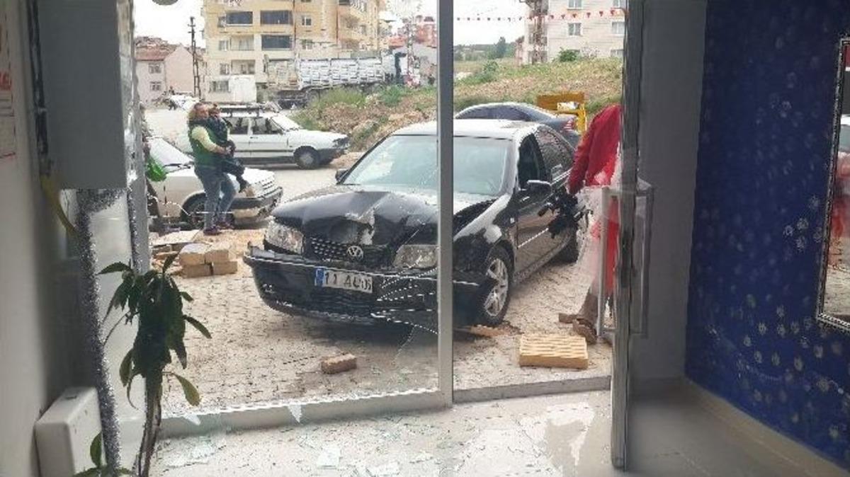 Bilecik&rsquo;de G&ouml;r&uuml;nmez Kaza Ucuz Atlatıldı