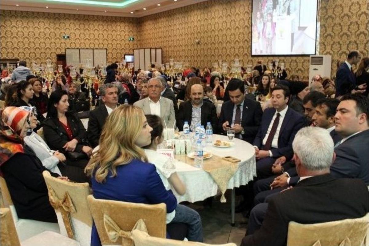 En Fedakar Anne &Ouml;d&uuml;l&uuml; Koruyucu Anne Sultan Gedik&rsquo;e