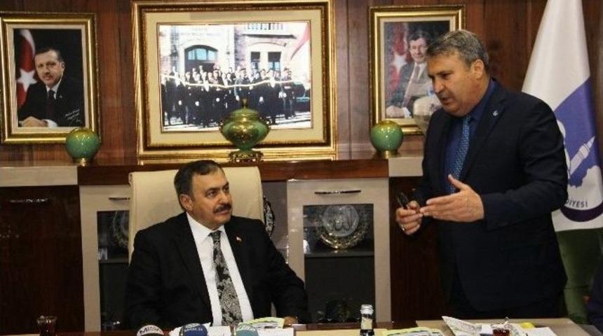 Bakan Eroğlu&rsquo;ndan Yunusemre&rsquo;ye 300 Bin Fidan S&ouml;z&uuml;