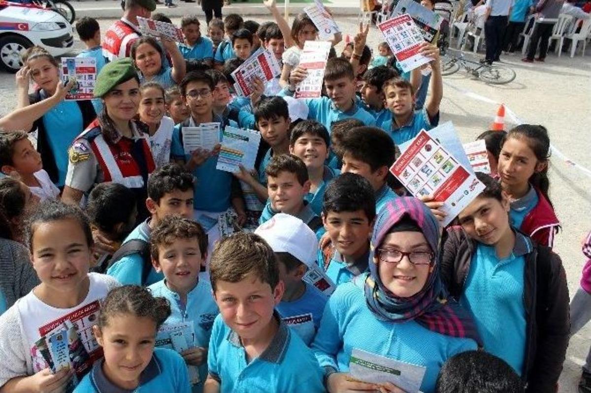 Şenlik Havasında Trafik Haftası