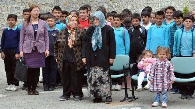 ’abur Cubur Neyine Teneffüste Meyve Ye’