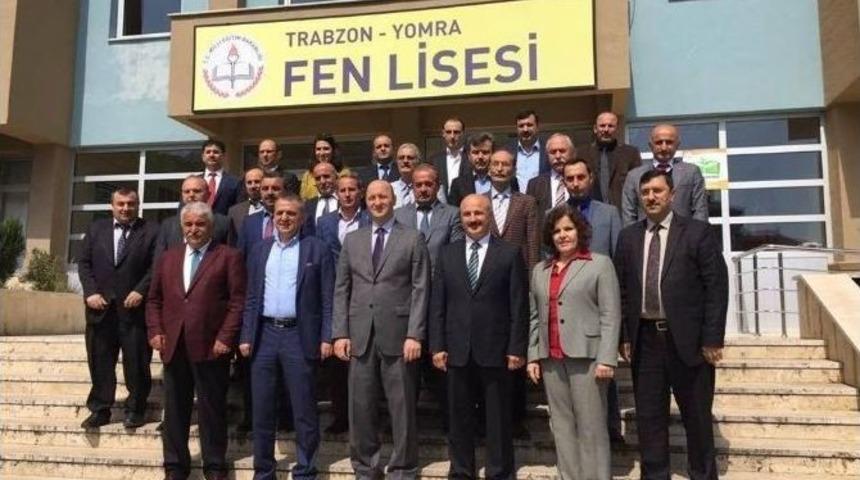 Yomra Milli Eğitim M&uuml;d&uuml;rl&uuml;ğ&uuml;&rsquo;nden Başkan Sağıroğlu&rsquo;na Plaket