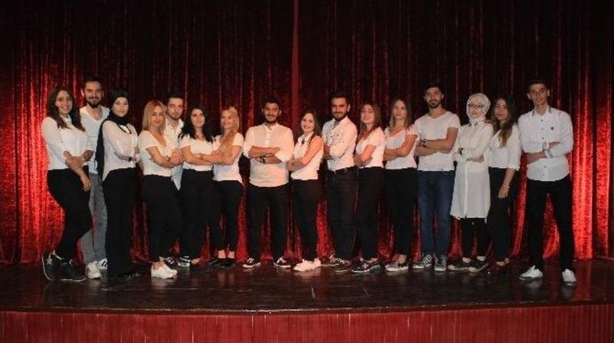 Ad&uuml;l&uuml; &Ouml;ğrencilerin Sergilediği Oyun B&uuml;y&uuml;k Beğeni Topladı