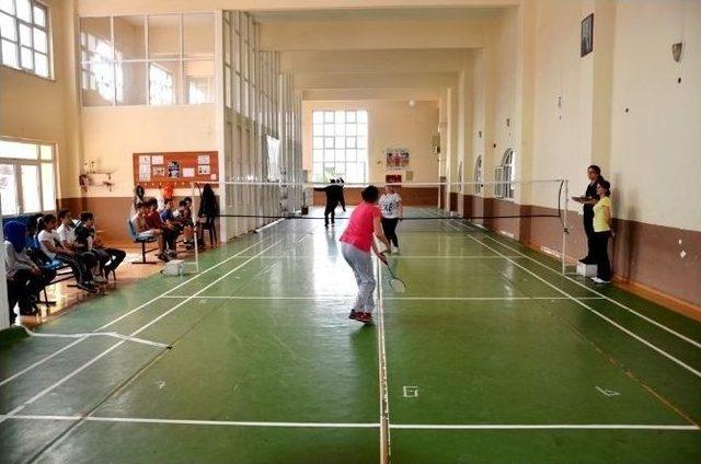 Özel Sporcular Badminton Turnuvasında Yarıştı