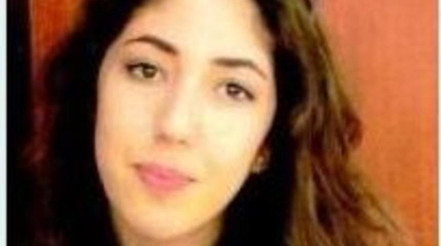Kamyonun Altında Kalarak Hayatını Kaybeden &Uuml;niversiteli Kızdan Geriye Bu Fotoğraflar Kaldı