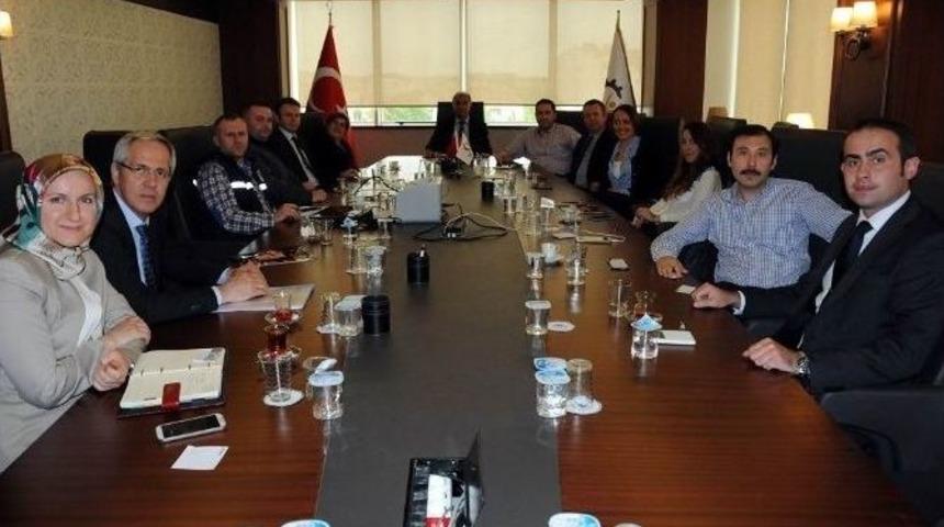 Asya Pazarına A&ccedil;ılan Kapı Hong Kong &Ccedil;erkezk&ouml;yl&uuml; İş Adamlarına Tanıtıldı