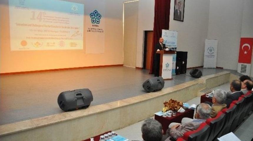 Ne&uuml;&rsquo;de S&uuml;rd&uuml;r&uuml;lebilir &Ouml;ğretmen Eğitimi Konferansı
