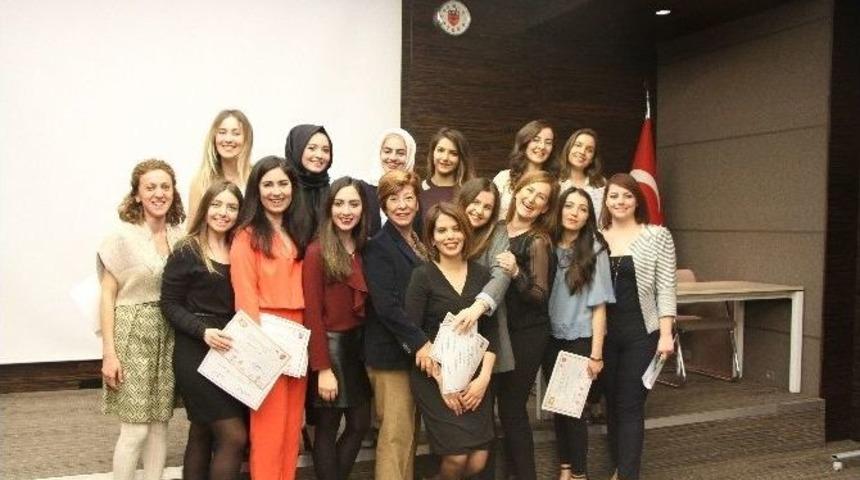 Eczacılık Eğitiminde Reform: İla&ccedil; Yerine Hasta Odaklı Eğitim