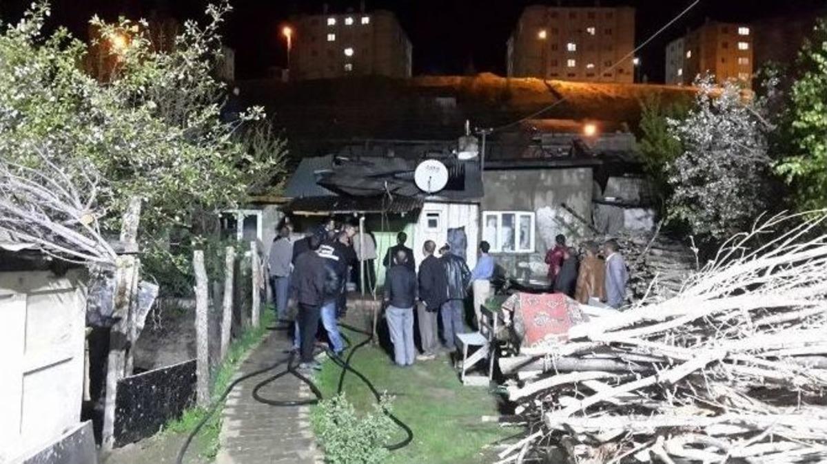 Aşkale&rsquo;de Korkutan Yangın...