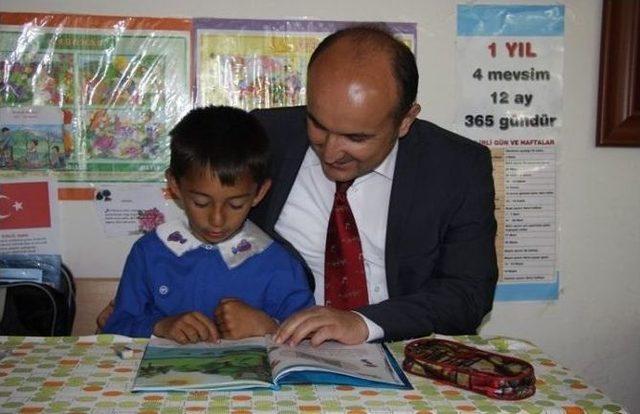&rsquo;hikmet Hoca&rsquo;nın Adı K&ouml;y Okulu K&uuml;t&uuml;phanesinde Yaşatılacak 1