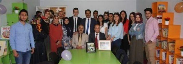 &rsquo;hikmet Hoca&rsquo;nın Adı K&ouml;y Okulu K&uuml;t&uuml;phanesinde Yaşatılacak 2
