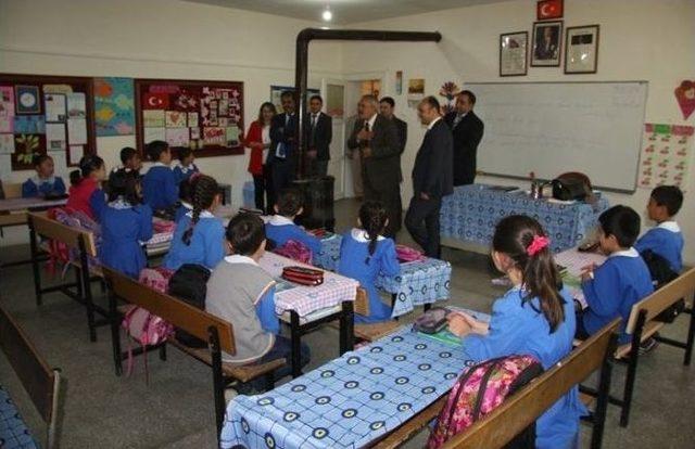 &rsquo;hikmet Hoca&rsquo;nın Adı K&ouml;y Okulu K&uuml;t&uuml;phanesinde Yaşatılacak 3