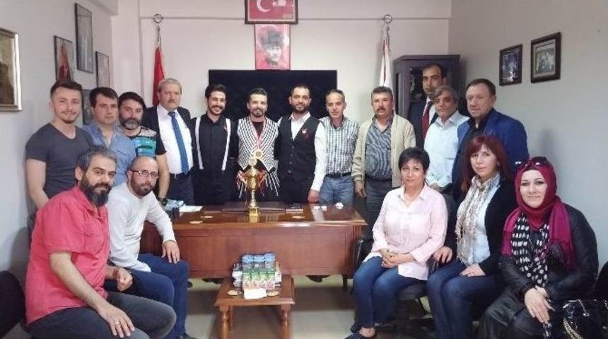 Şampiyon Makaslara &Ouml;d&uuml;l