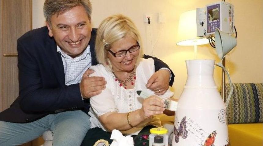 Kanser Hastalarına Sanat Merkezli Tedavi