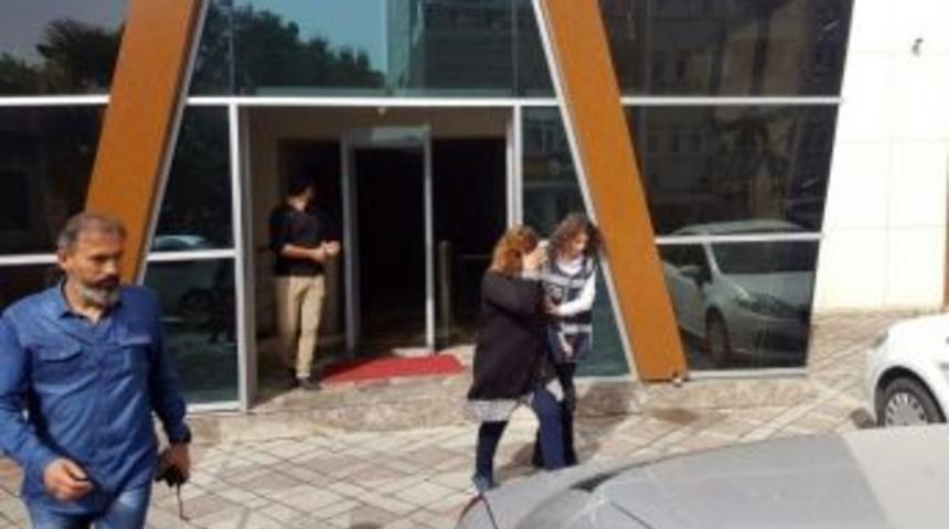 Pazar Yerinde Yankesicilik Yapan Kadın Su&ccedil;&uuml;st&uuml; Yakalandı