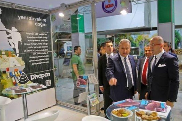 Divapan Standını Başbakan Yardımcısı Ziyaret Etti