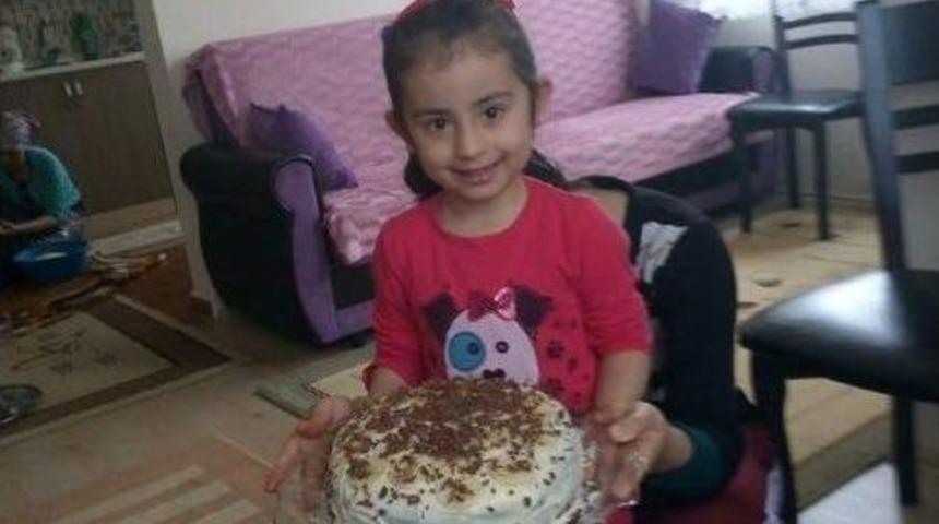 Kazada &Ouml;len Kız &Ccedil;ocuğu Toprağa Verildi