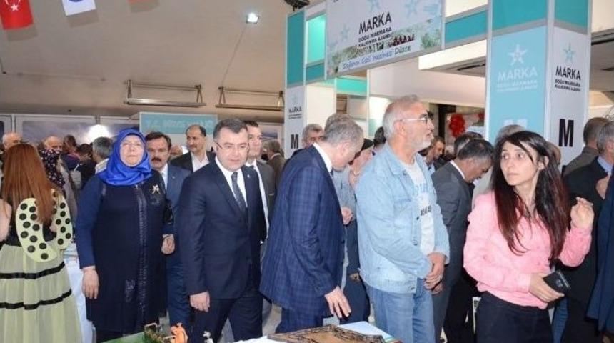 Stantları Eşiyle Gezdi