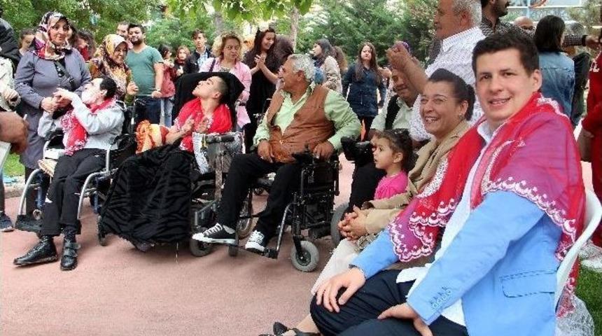 Davullu-zurnalı Asker Uğurlaması