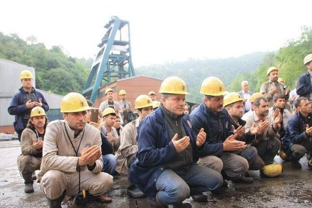 Zonguldaklı Madenciler, Soma’da Şehit Düşen 301 Madenciyi Andı