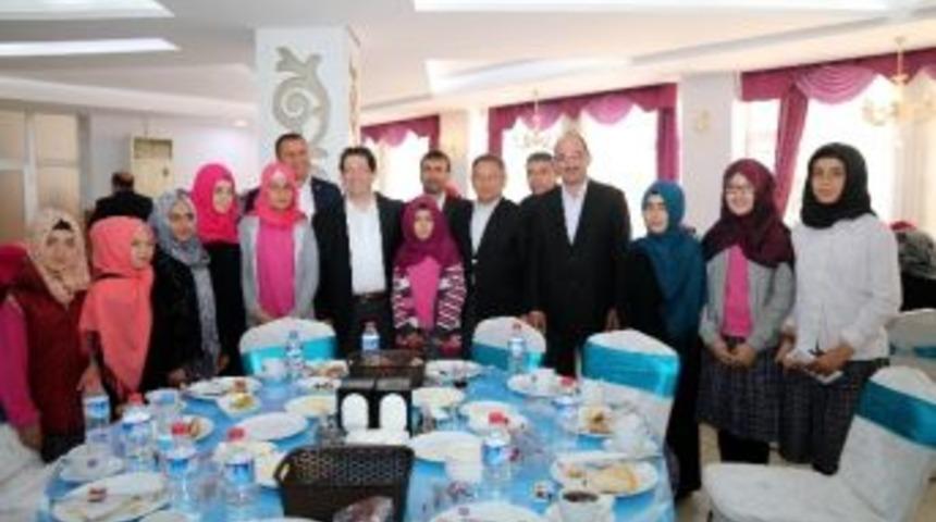 Başkan Yazgı &Ouml;ğrencilerle Buluştu