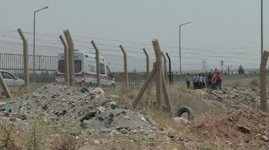 G&uuml;venlik G&ouml;revlisi Suya Atlayan Şahsı Son Anda Kurtardı