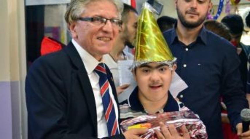 &Uuml;niversite Maden B&ouml;l&uuml;m&uuml; &Ouml;ğrencileri; Engelli &Ouml;ğrencileri Sevindirdi