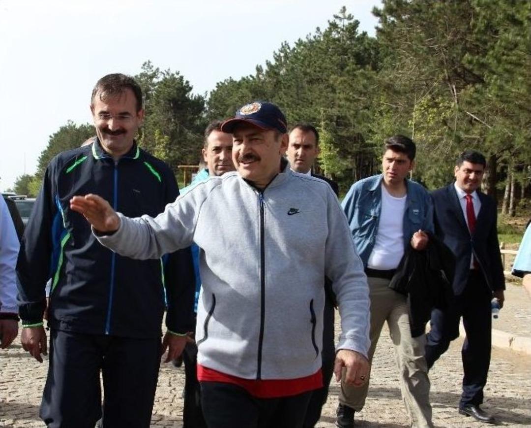 Bakan Eroğlu Gen&ccedil; Kalmak İ&ccedil;in Spil&rsquo;i Tavsiye Etti